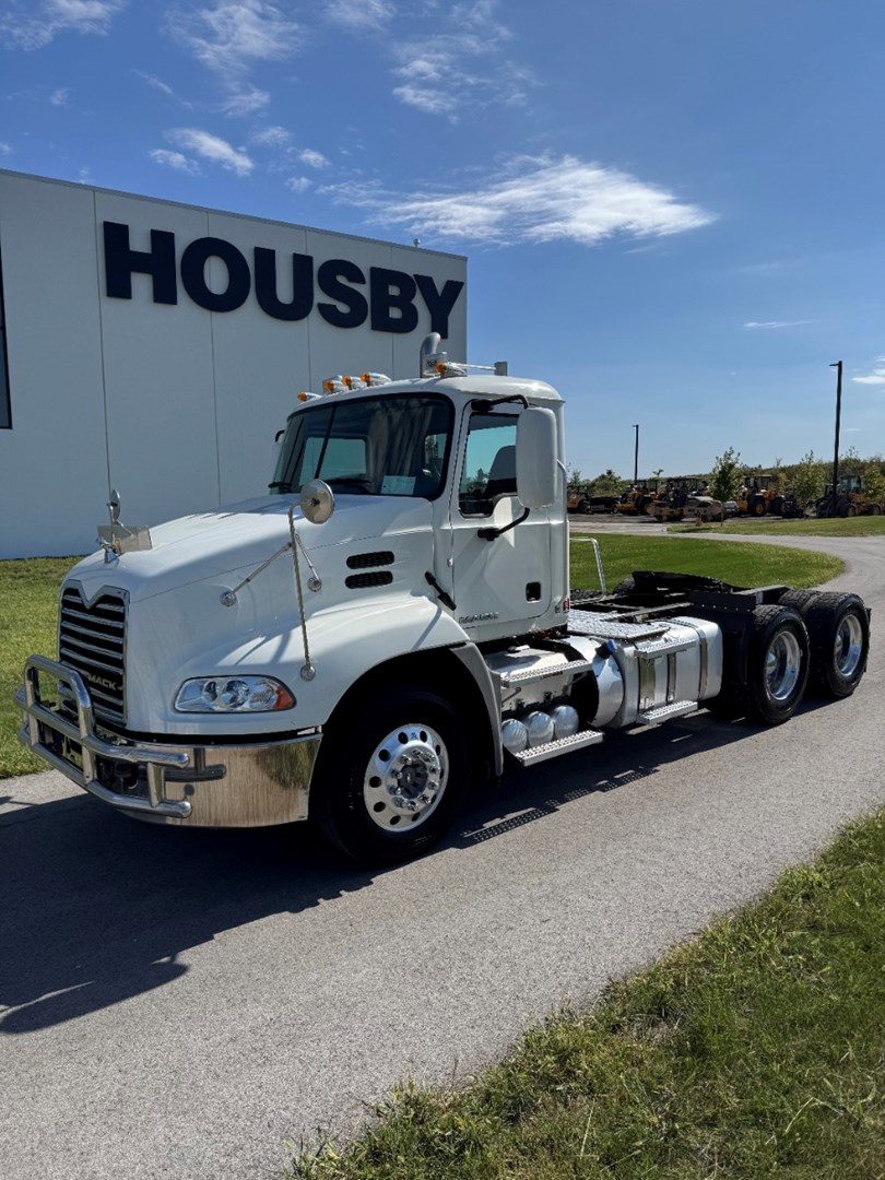 2016 MACK CXU613 - USED TRUCKS DAY CAB